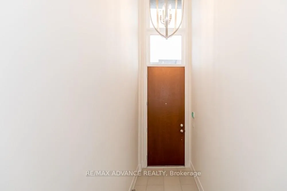 Photo 4 of 12 Cambray Road, Vaughan, Patterson — HOMEH