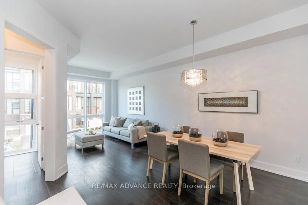 Photo 6 of 12 Cambray Road, Vaughan, Patterson — HOMEH
