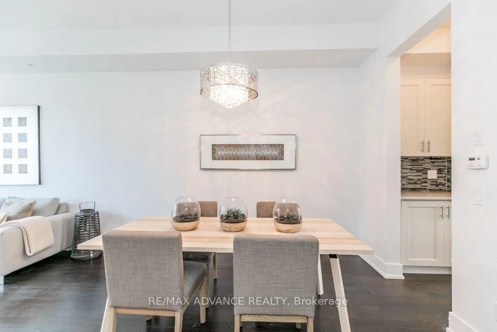 Photo 7 of 12 Cambray Road, Vaughan, Patterson — HOMEH