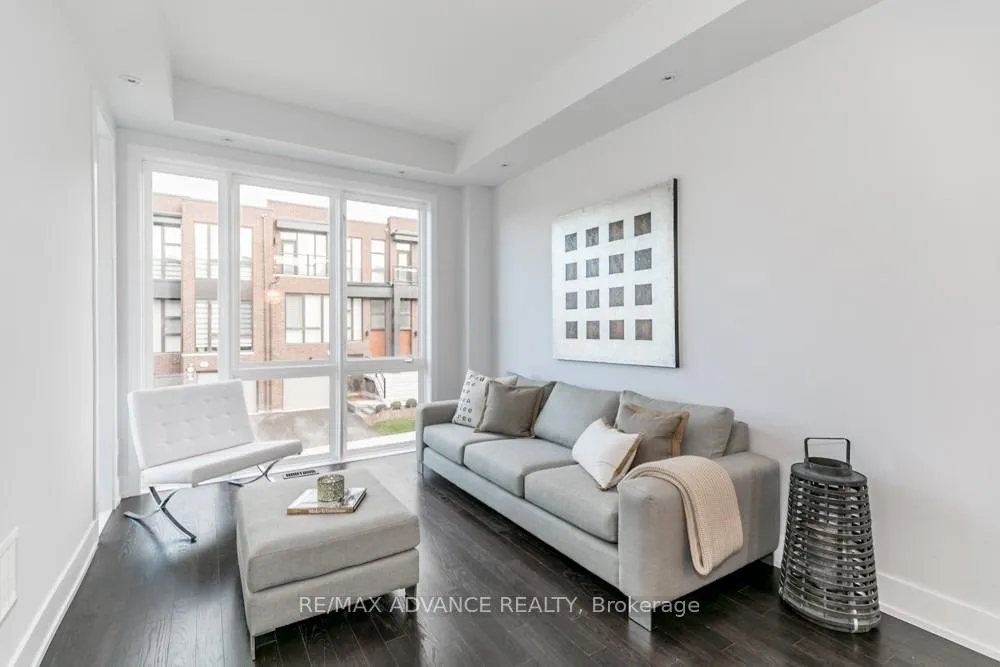 Photo 9 of 12 Cambray Road, Vaughan, Patterson — HOMEH