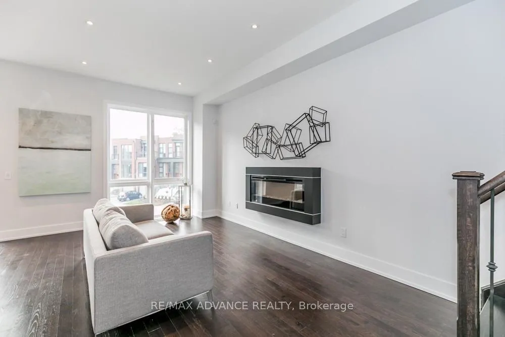 Photo 12 of 12 Cambray Road, Vaughan, Patterson — HOMEH