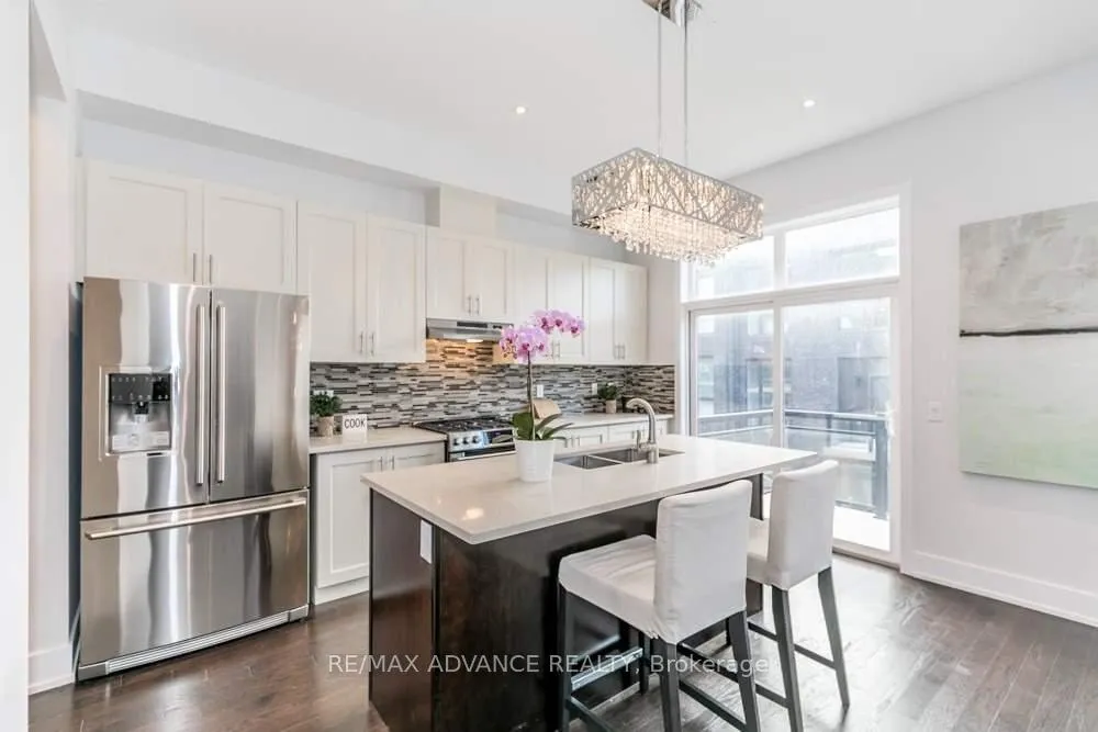 Photo 13 of 12 Cambray Road, Vaughan, Patterson — HOMEH