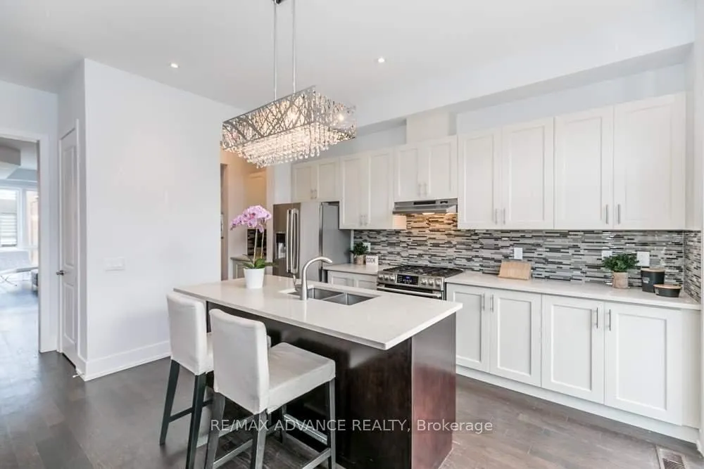 Photo 14 of 12 Cambray Road, Vaughan, Patterson — HOMEH