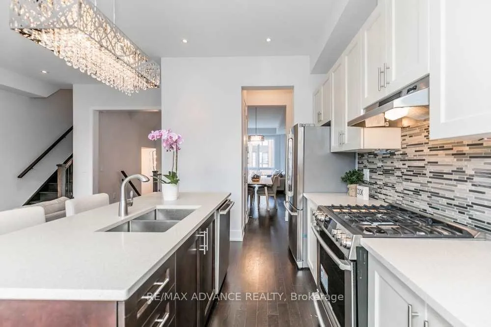 Photo 16 of 12 Cambray Road, Vaughan, Patterson — HOMEH