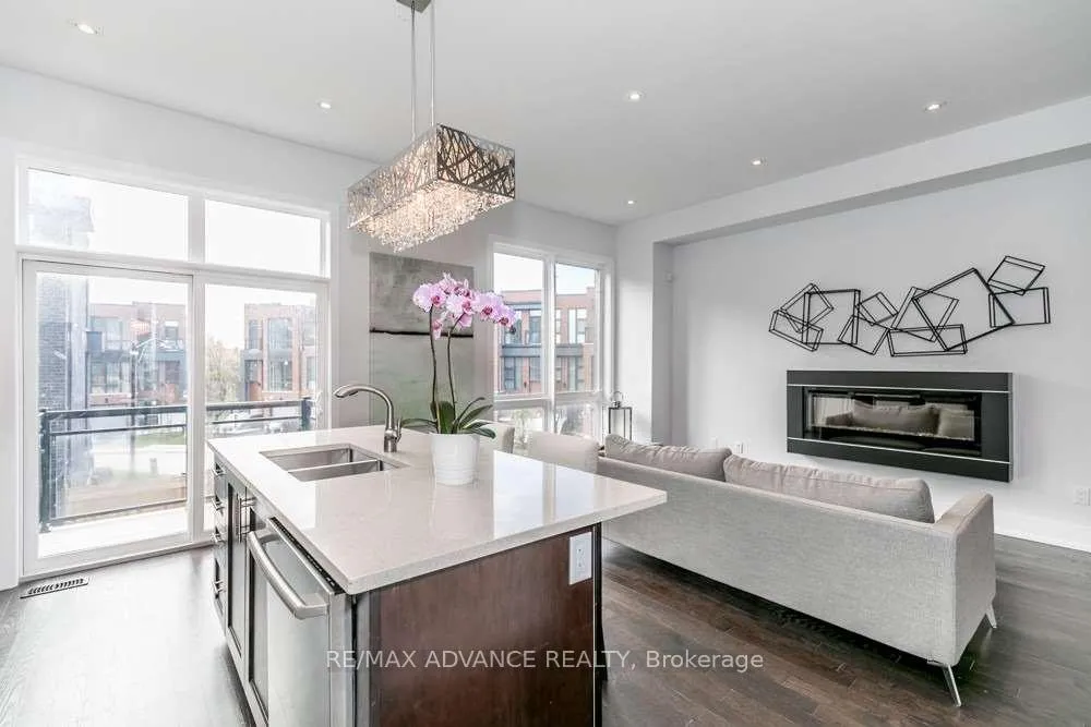 Photo 17 of 12 Cambray Road, Vaughan, Patterson — HOMEH