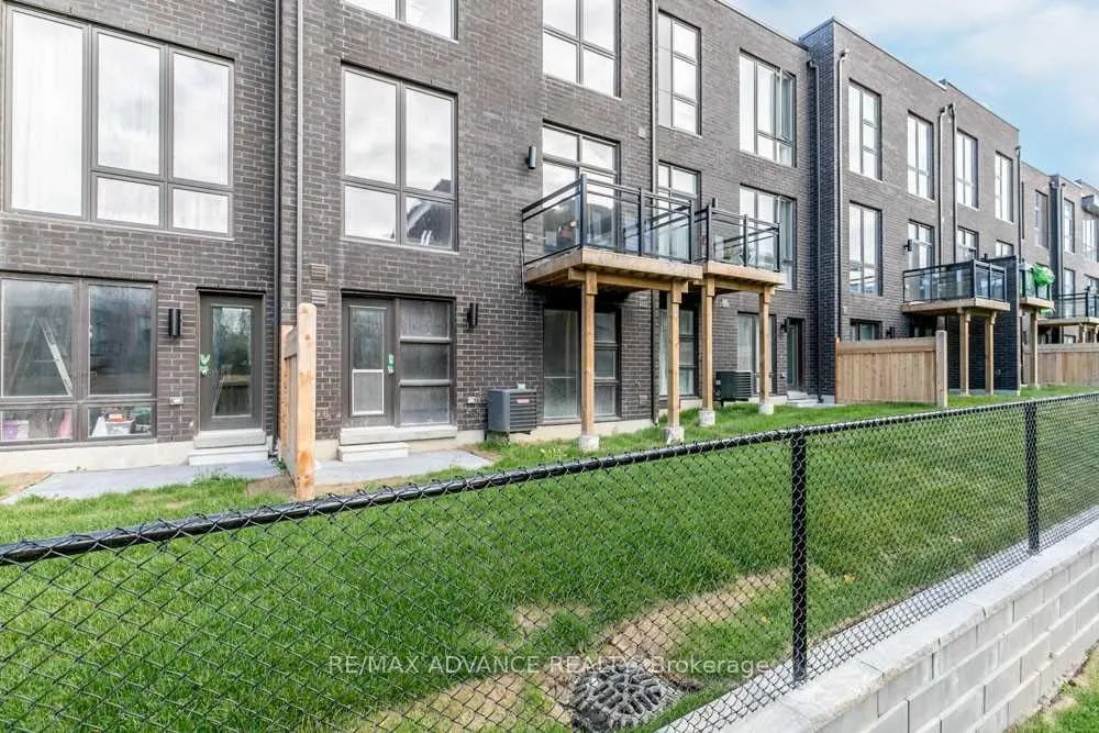 Photo 32 of 12 Cambray Road, Vaughan, Patterson — HOMEH