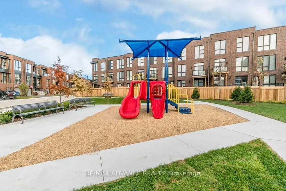 Photo 33 of 12 Cambray Road, Vaughan, Patterson — HOMEH