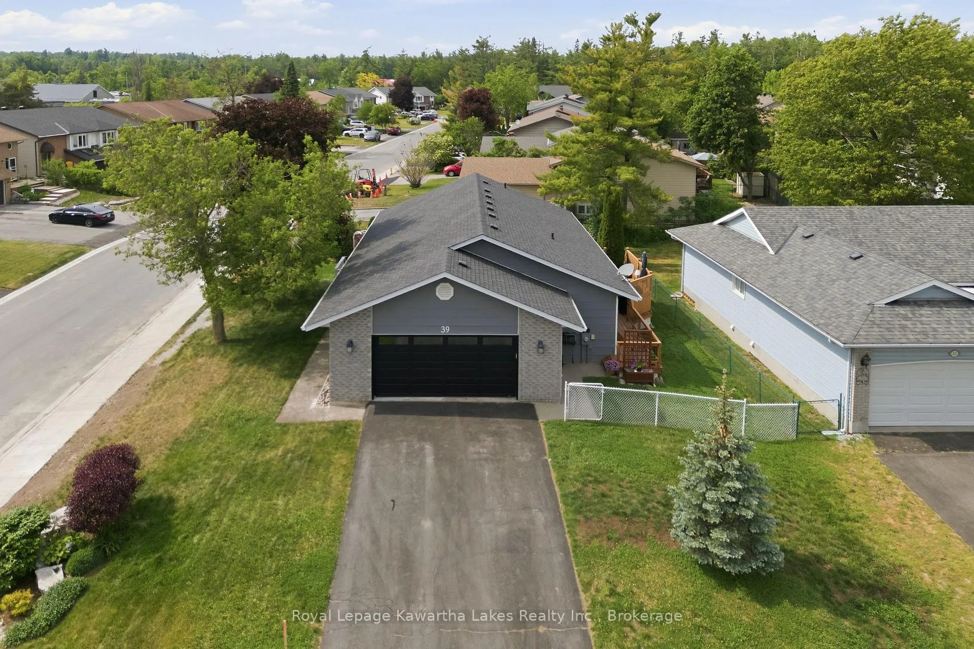 Photo 4 of 39 Cedartree Lane, Kawartha Lakes, Bobcaygeon — HOMEH