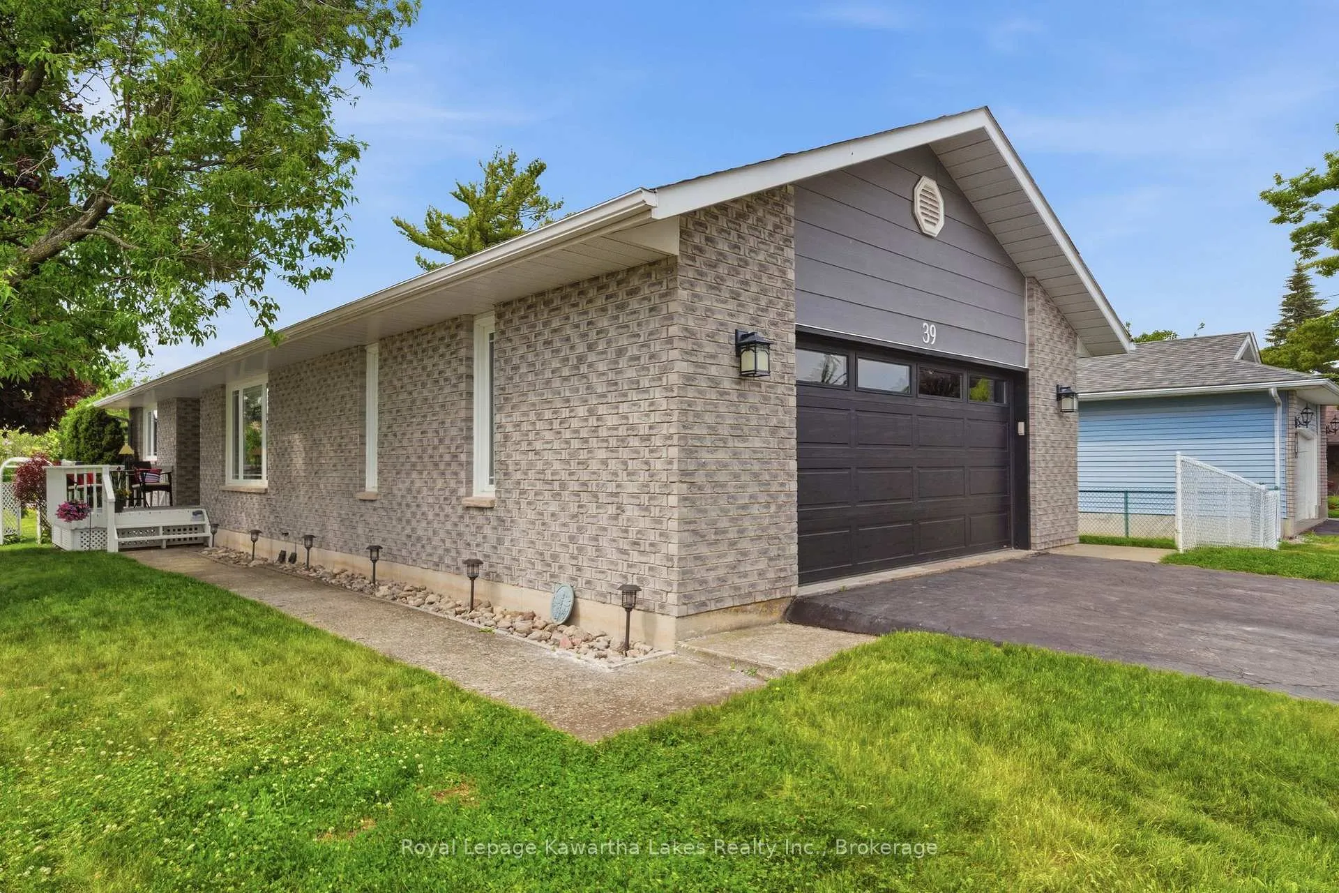 Photo 5 of 39 Cedartree Lane, Kawartha Lakes, Bobcaygeon — HOMEH