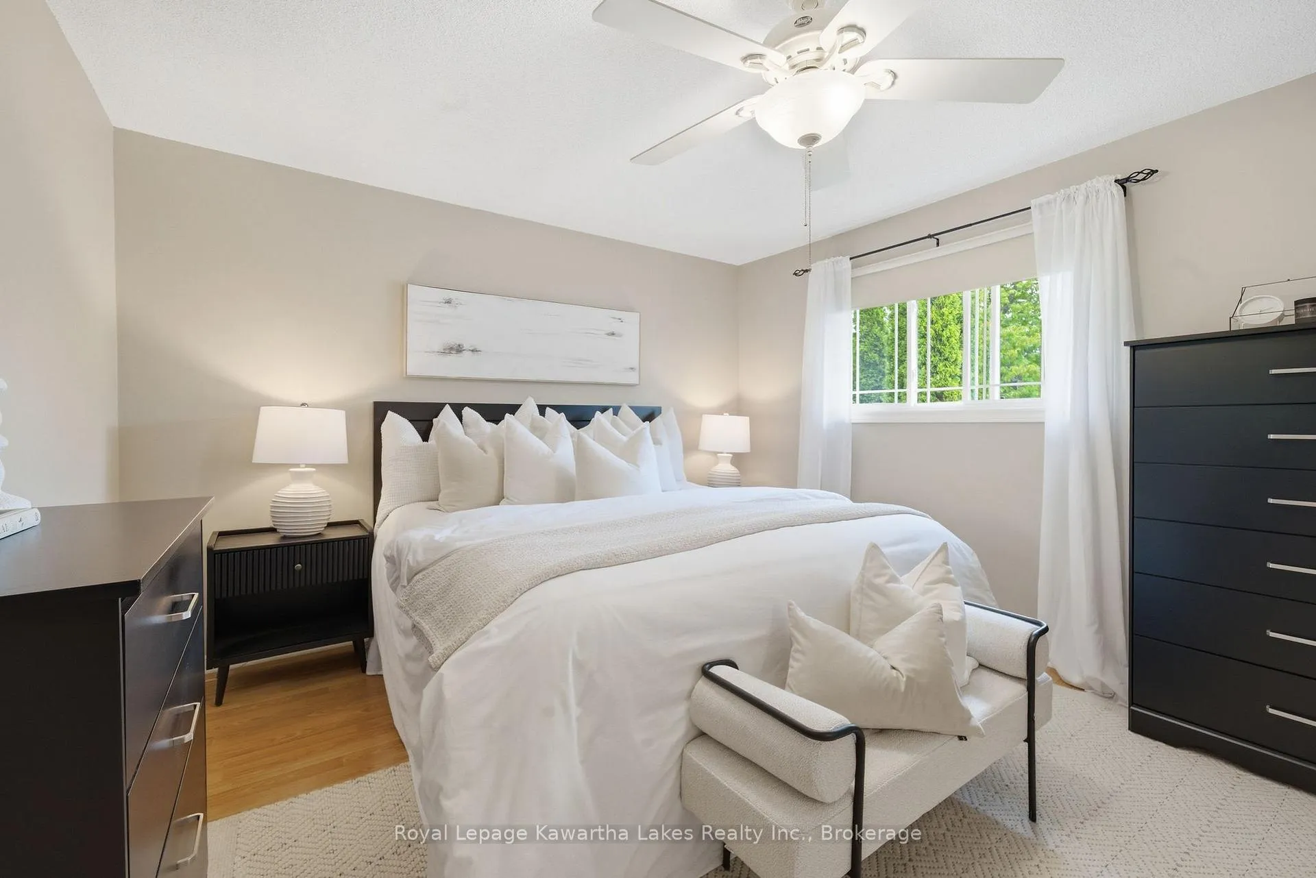 Photo 11 of 39 Cedartree Lane, Kawartha Lakes, Bobcaygeon — HOMEH