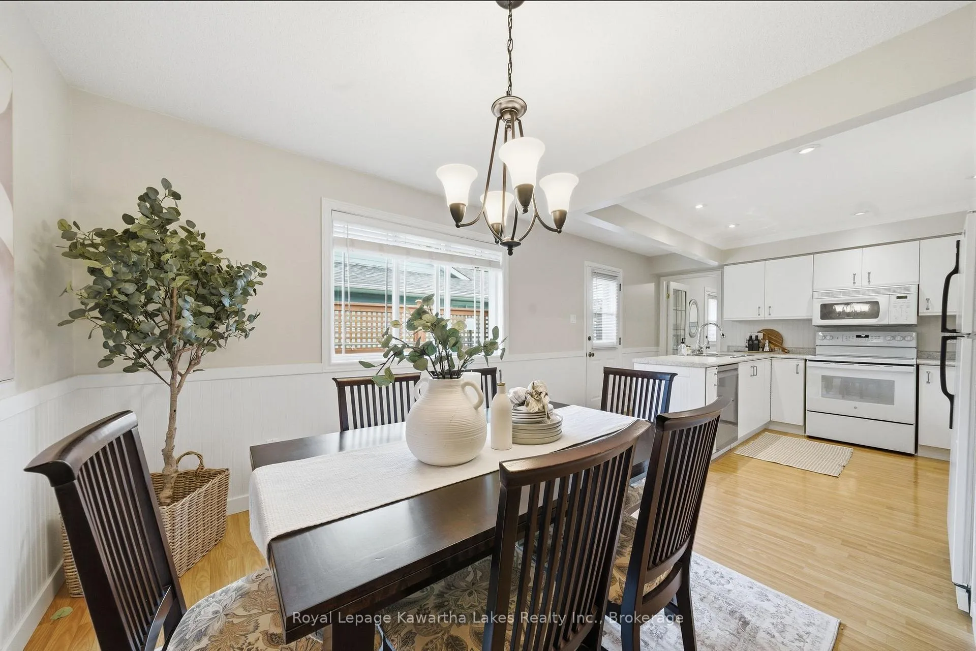 Photo 13 of 39 Cedartree Lane, Kawartha Lakes, Bobcaygeon — HOMEH
