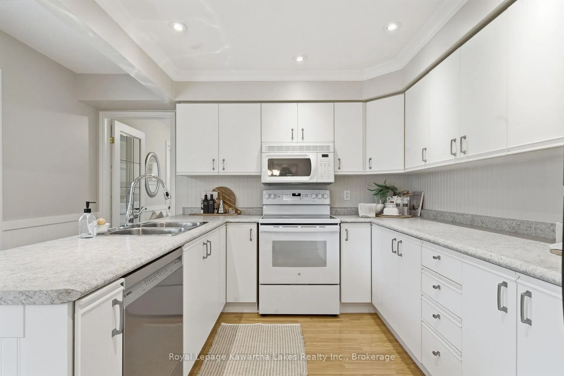 Photo 18 of 39 Cedartree Lane, Kawartha Lakes, Bobcaygeon — HOMEH