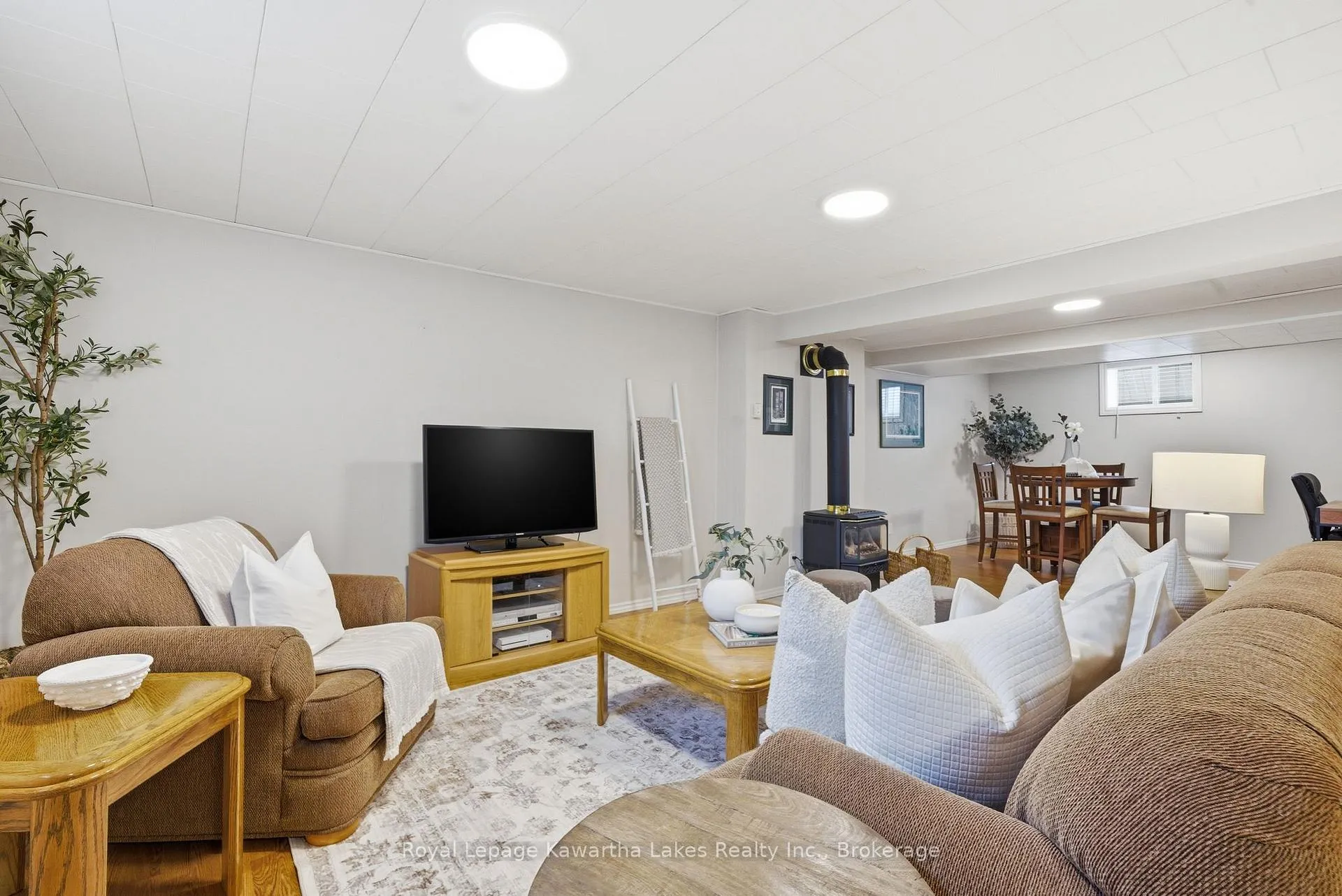 Photo 23 of 39 Cedartree Lane, Kawartha Lakes, Bobcaygeon — HOMEH