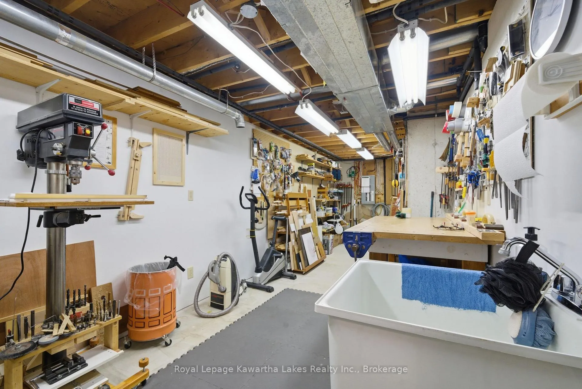 Photo 34 of 39 Cedartree Lane, Kawartha Lakes, Bobcaygeon — HOMEH