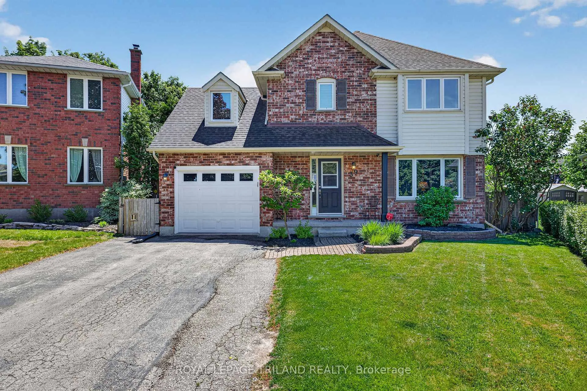 Photo 2 of 39 Hitch Crescent, St. Thomas — HOMEH
