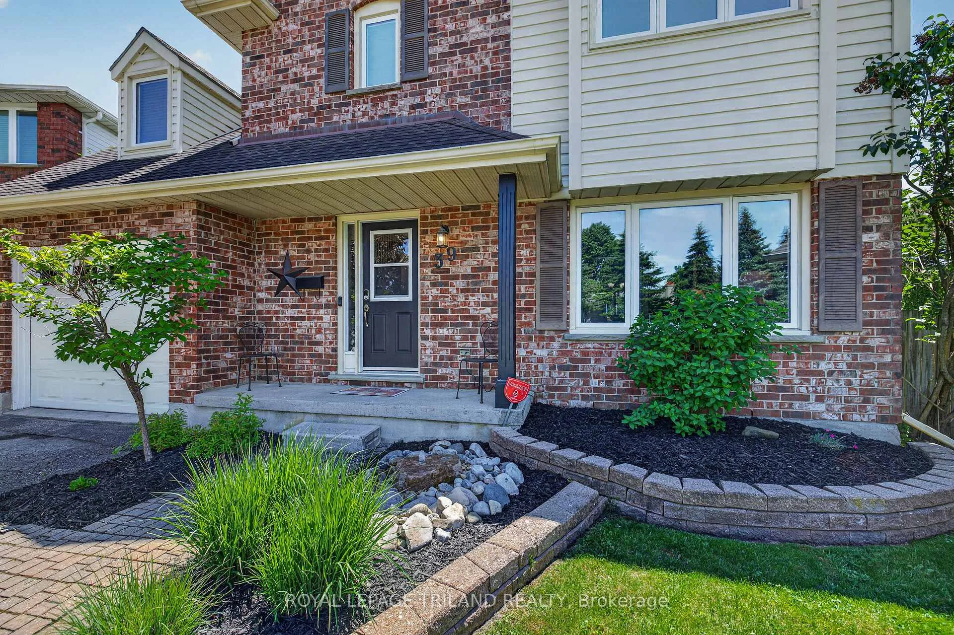 Photo 3 of 39 Hitch Crescent, St. Thomas — HOMEH