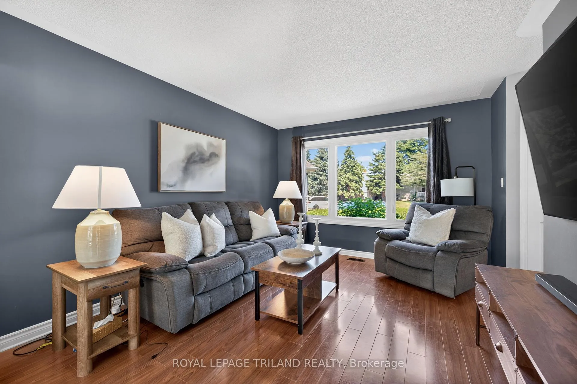 Photo 11 of 39 Hitch Crescent, St. Thomas — HOMEH