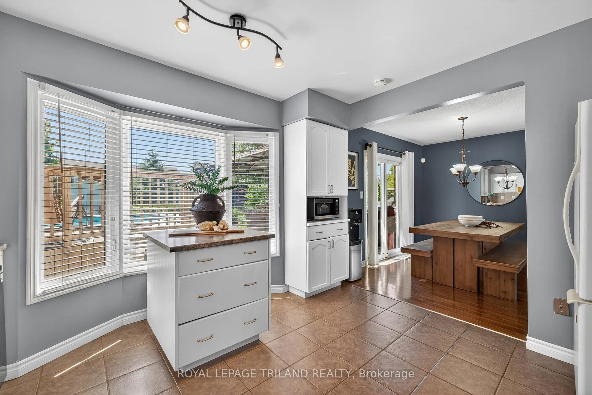 Photo 17 of 39 Hitch Crescent, St. Thomas — HOMEH