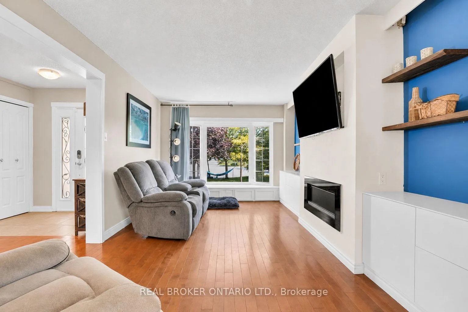 Photo 4 of 104 Moon Drive, Barrie, Ardagh — HOMEH