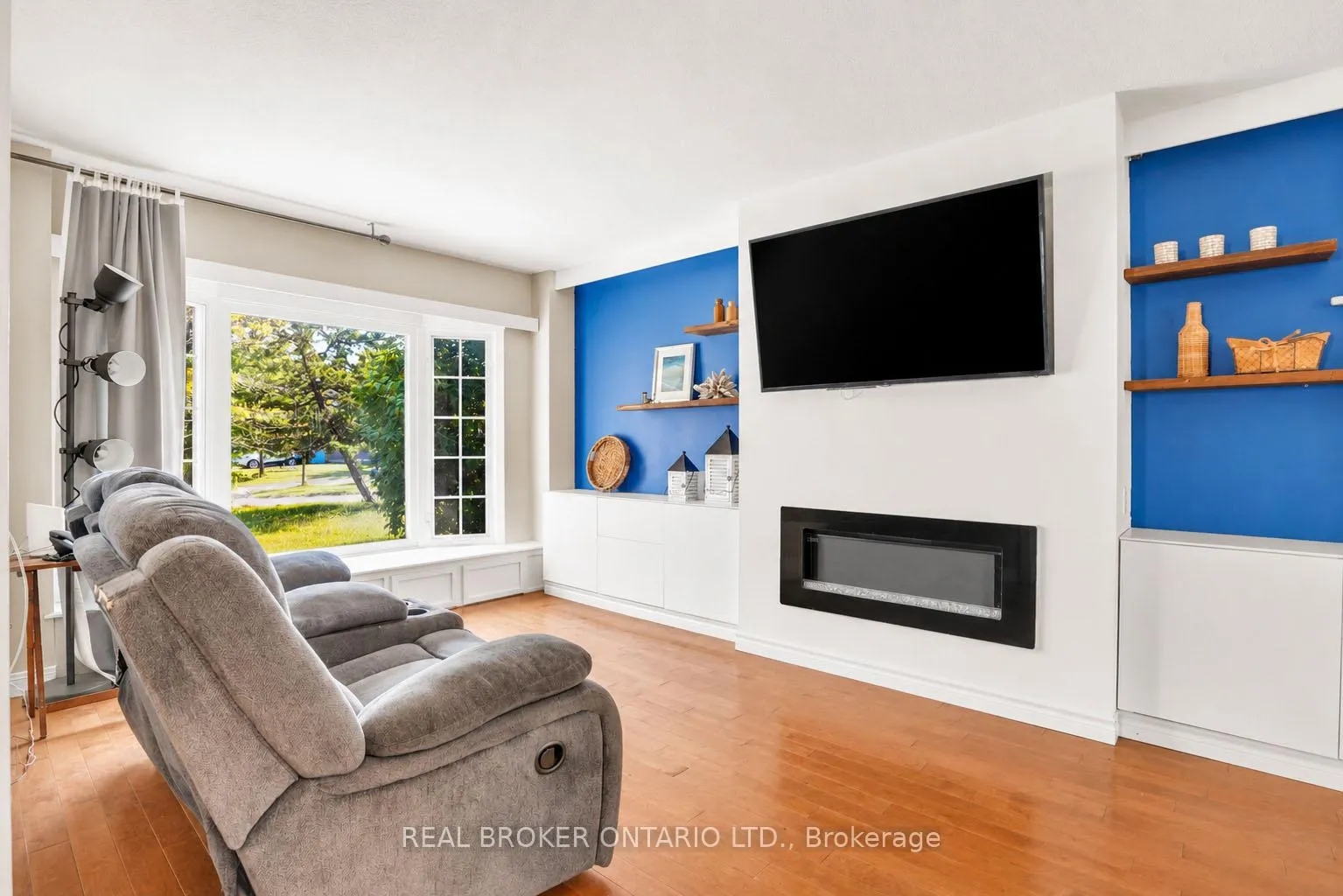Photo 5 of 104 Moon Drive, Barrie, Ardagh — HOMEH