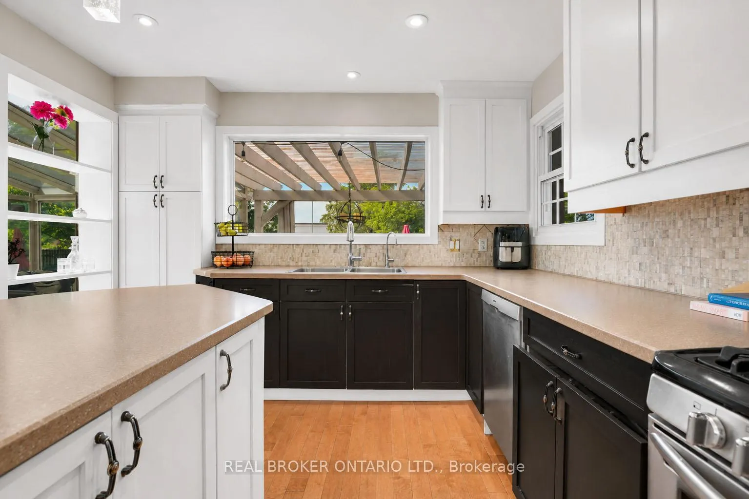 Photo 13 of 104 Moon Drive, Barrie, Ardagh — HOMEH