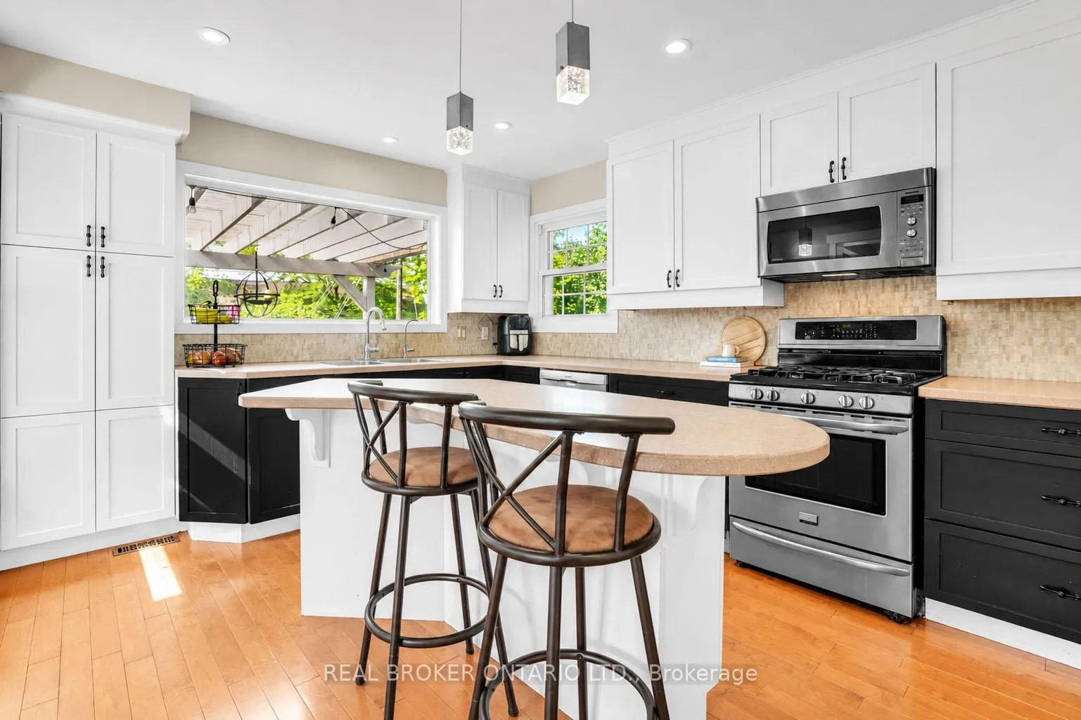 Photo 14 of 104 Moon Drive, Barrie, Ardagh — HOMEH