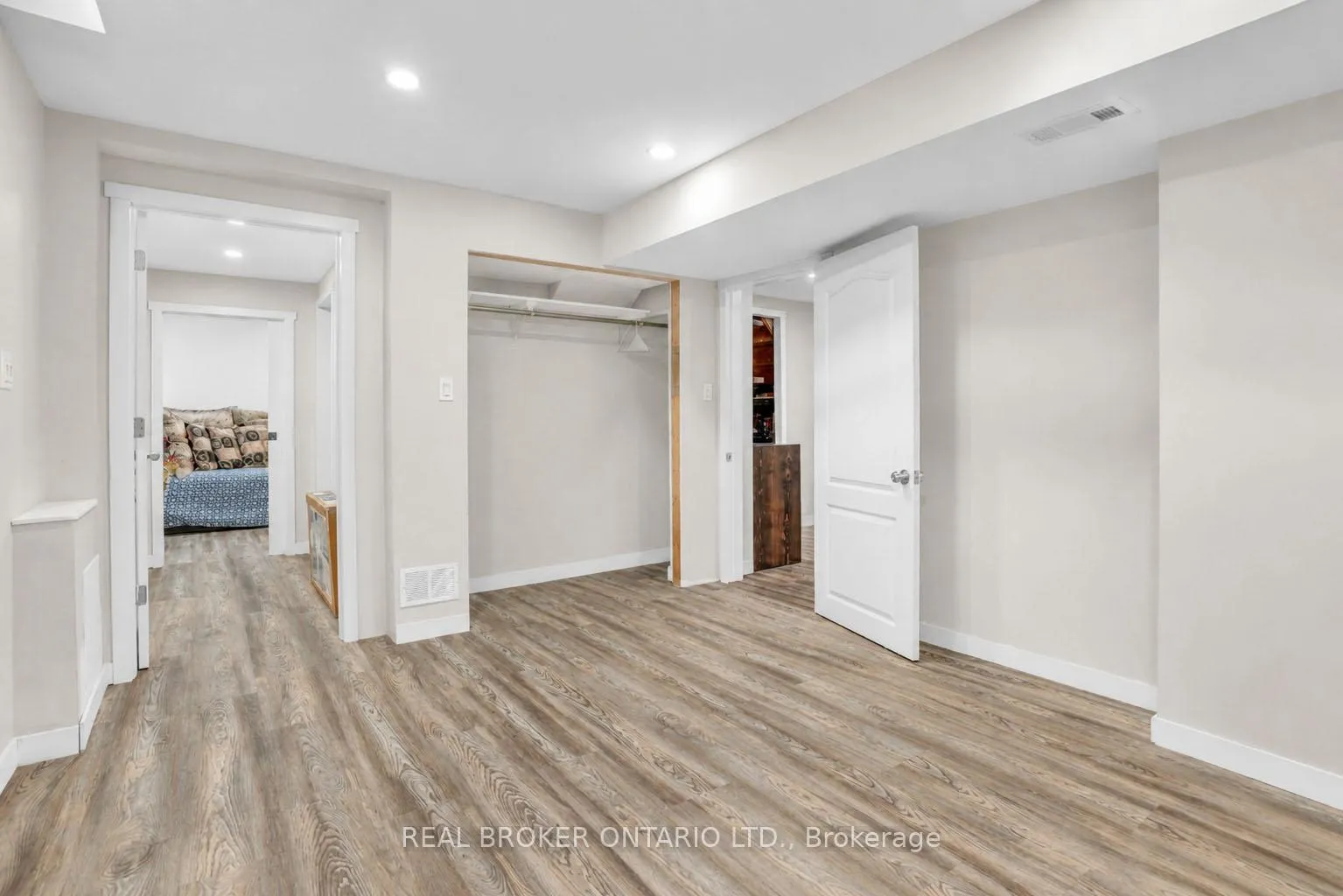 Photo 31 of 104 Moon Drive, Barrie, Ardagh — HOMEH