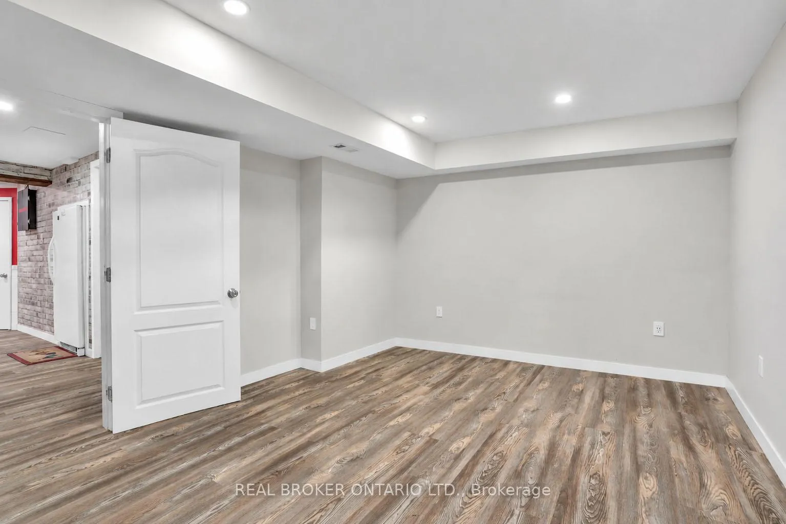 Photo 32 of 104 Moon Drive, Barrie, Ardagh — HOMEH
