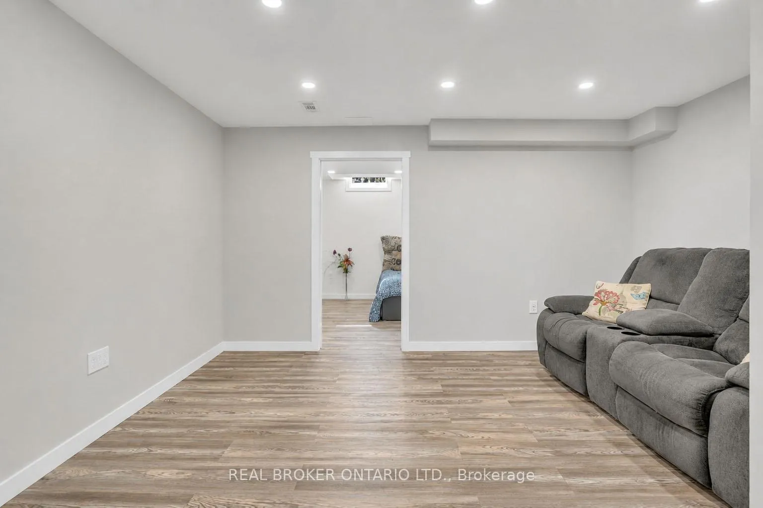 Photo 34 of 104 Moon Drive, Barrie, Ardagh — HOMEH