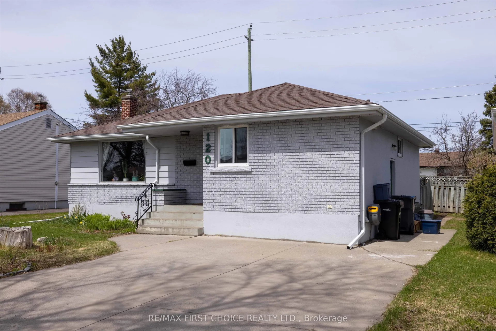 Photo 2 of 120 Robinson Drive, Thunder Bay, Grandview — HOMEH