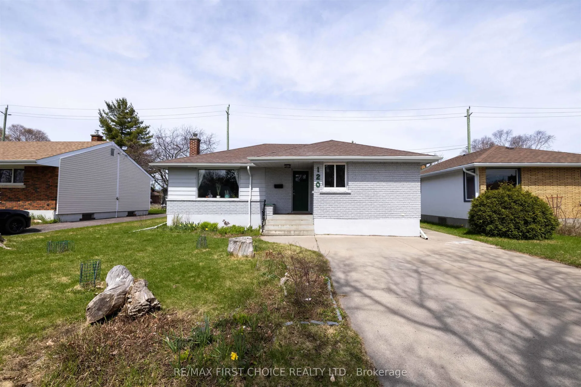 Photo 3 of 120 Robinson Drive, Thunder Bay, Grandview — HOMEH