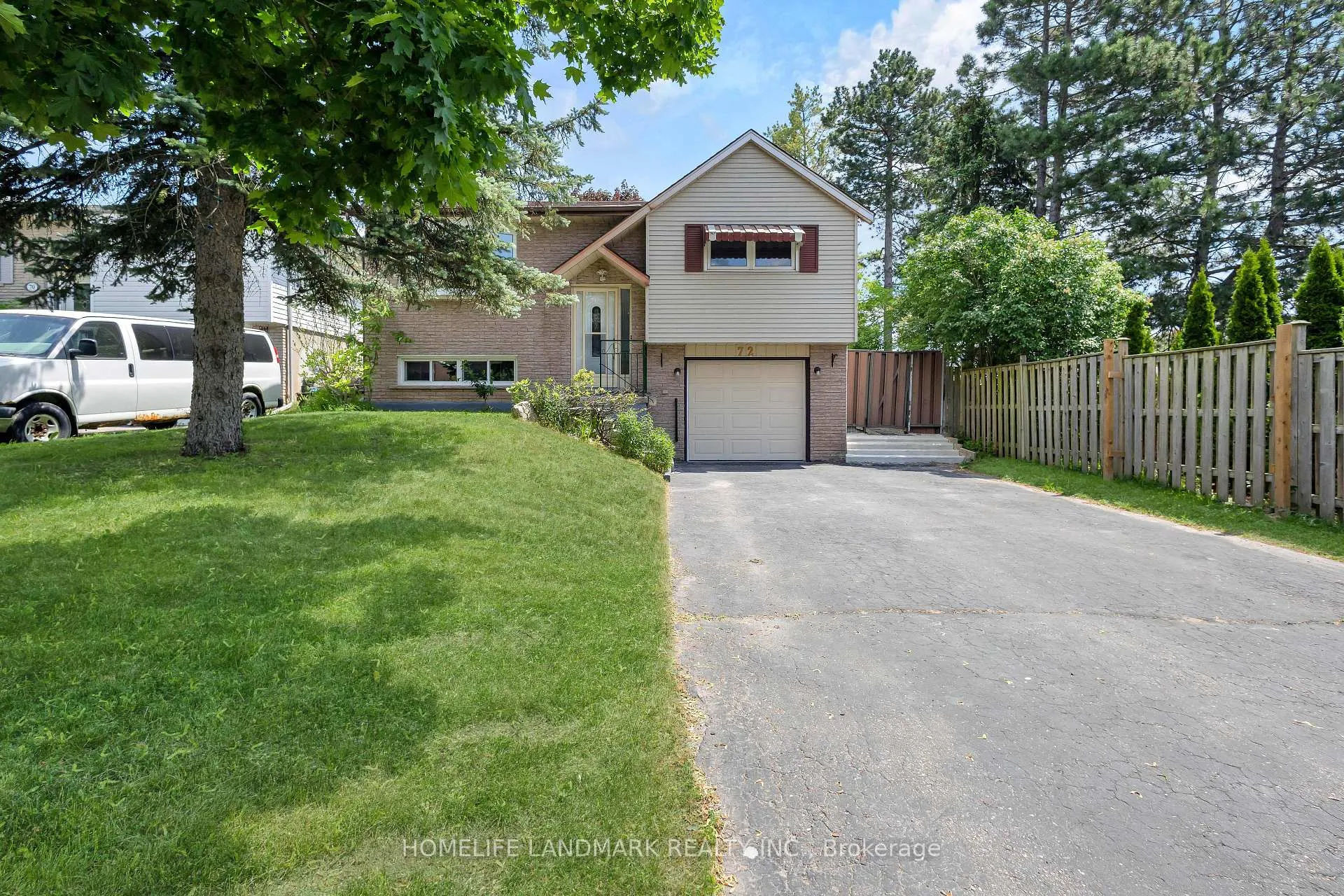 Photo 3 of 72 Pinemeadow Crescent, Waterloo, Westvale — HOMEH