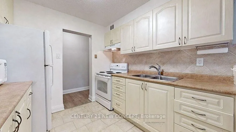 Photo 24 of Unit 101, 7451 Yonge Street, Markham, Thornhill — HOMEH