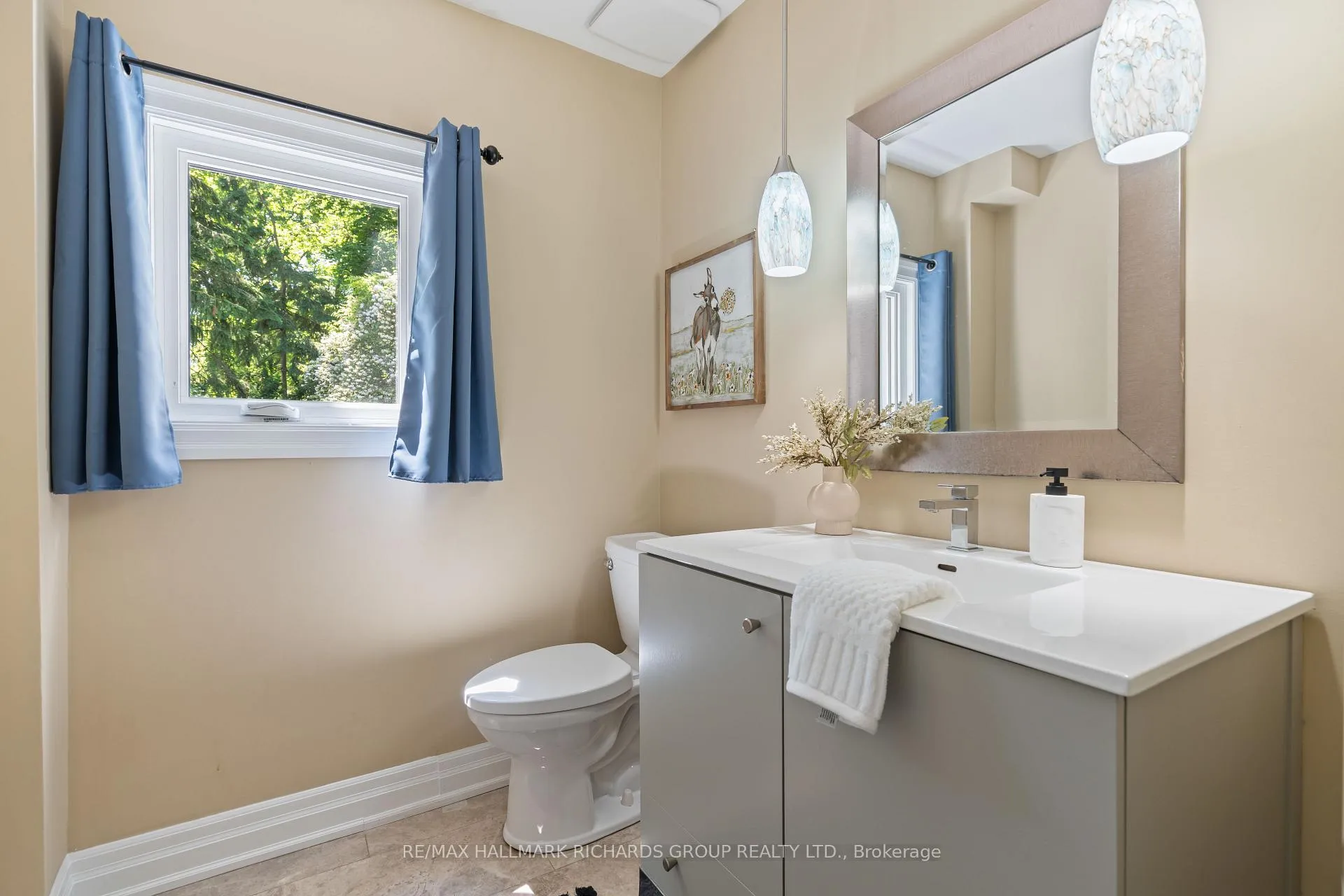 Photo 8 of 10 Springbank Avenue, Scarborough, Birchcliffe-Cliffside — HOMEH