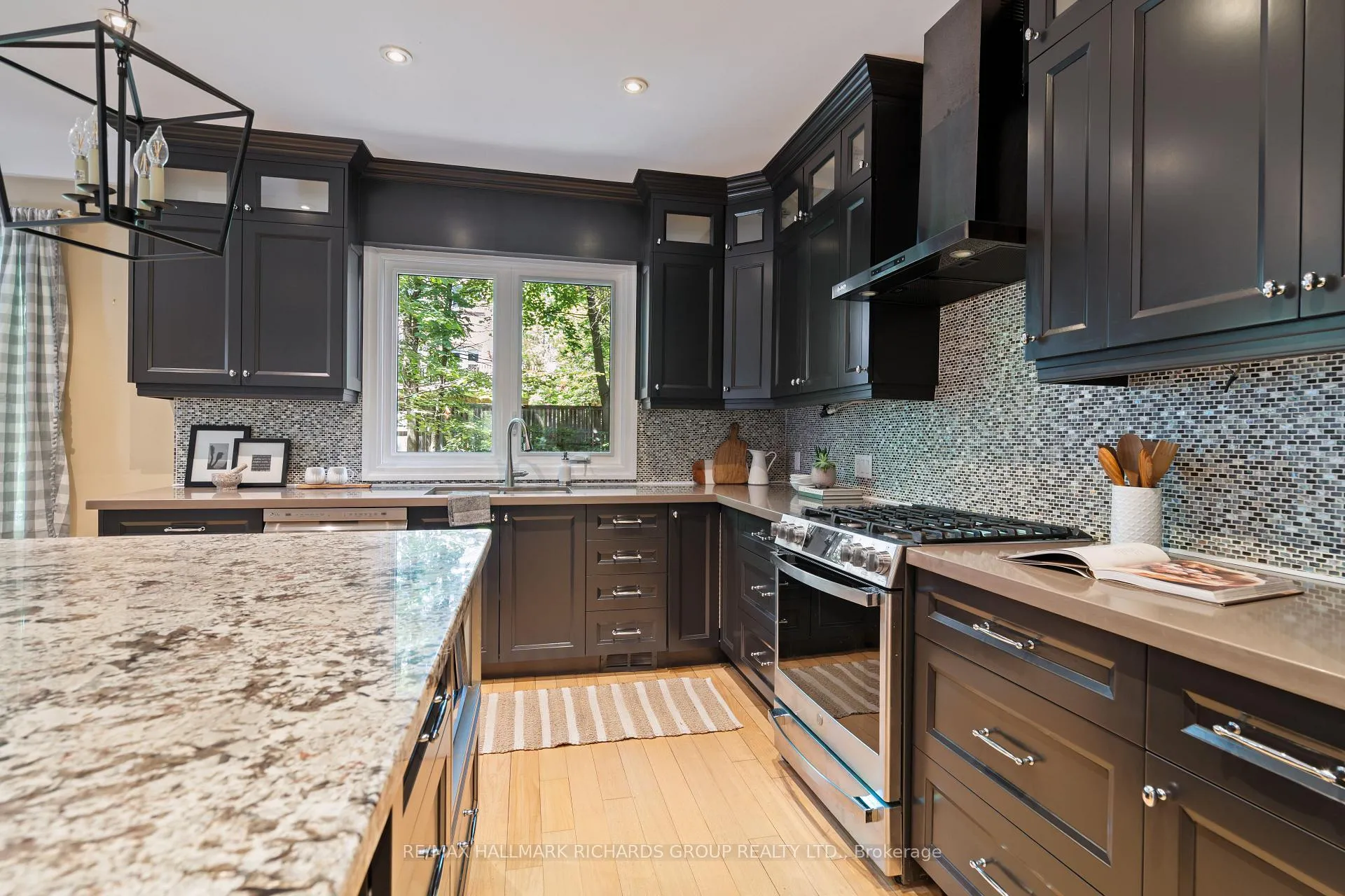 Photo 10 of 10 Springbank Avenue, Scarborough, Birchcliffe-Cliffside — HOMEH