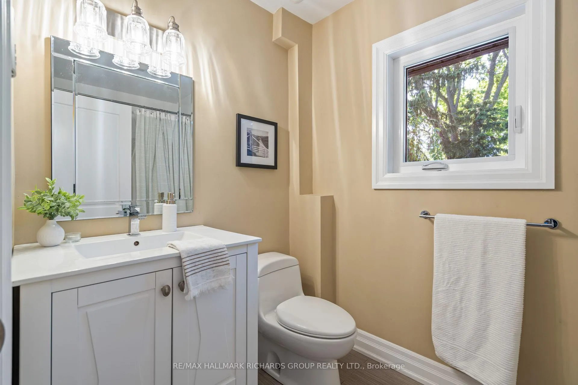 Photo 23 of 10 Springbank Avenue, Scarborough, Birchcliffe-Cliffside — HOMEH