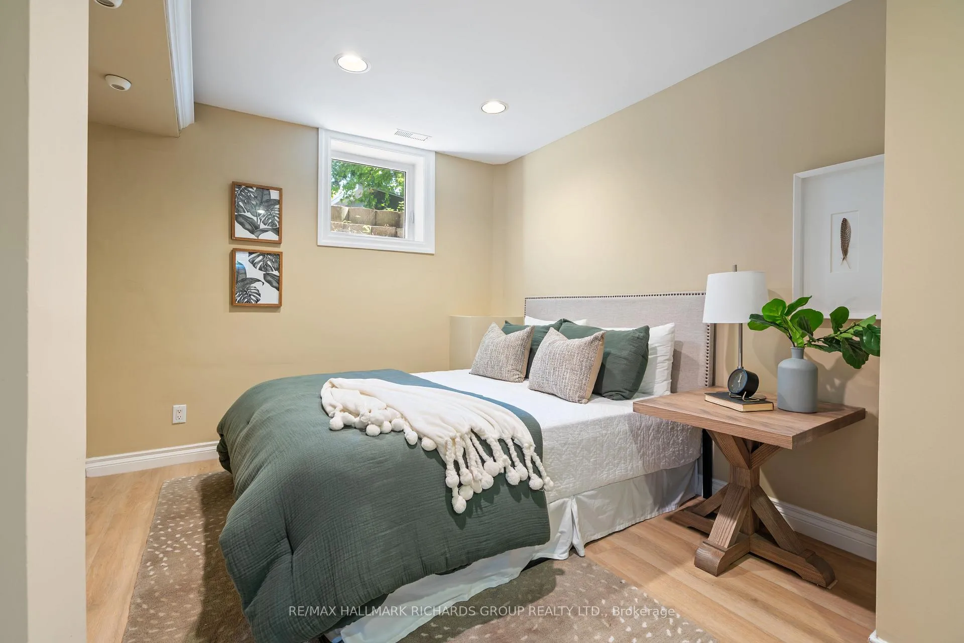 Photo 27 of 10 Springbank Avenue, Scarborough, Birchcliffe-Cliffside — HOMEH