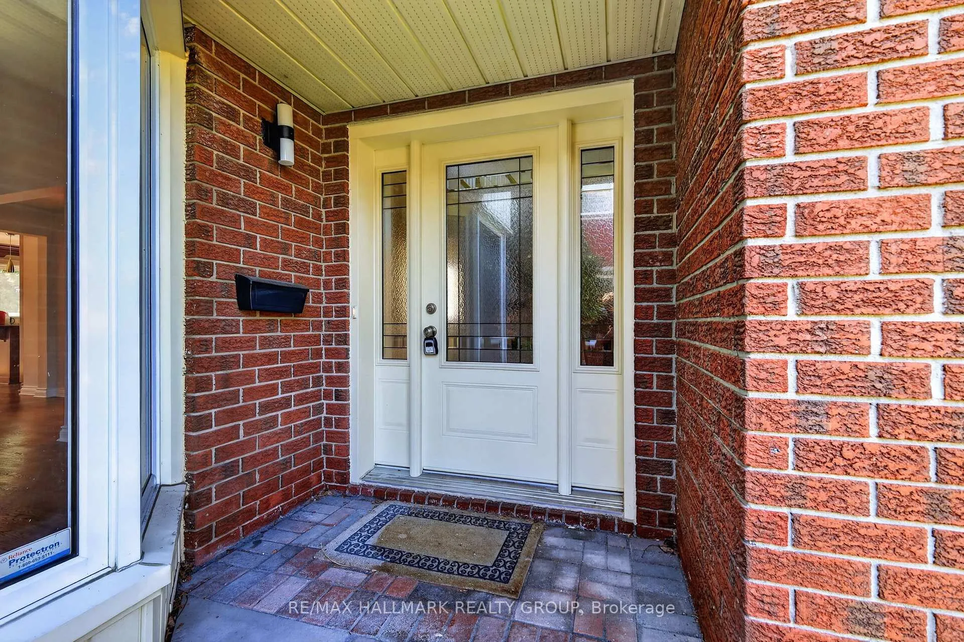 Photo 3 of 1426 Progress Place, Ottawa, Pineview — HOMEH