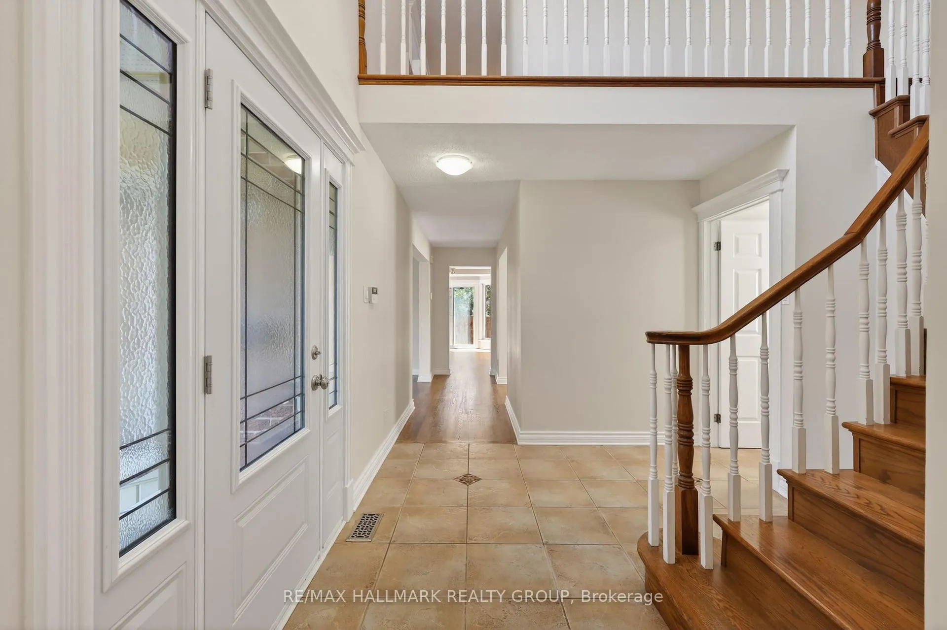 Photo 4 of 1426 Progress Place, Ottawa, Pineview — HOMEH
