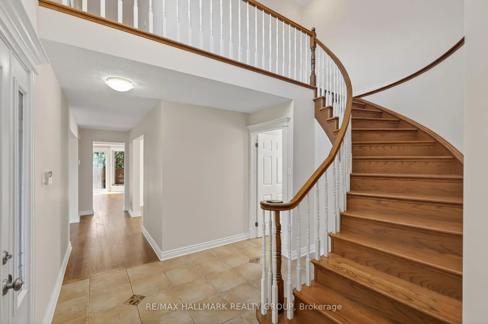 Photo 5 of 1426 Progress Place, Ottawa, Pineview — HOMEH