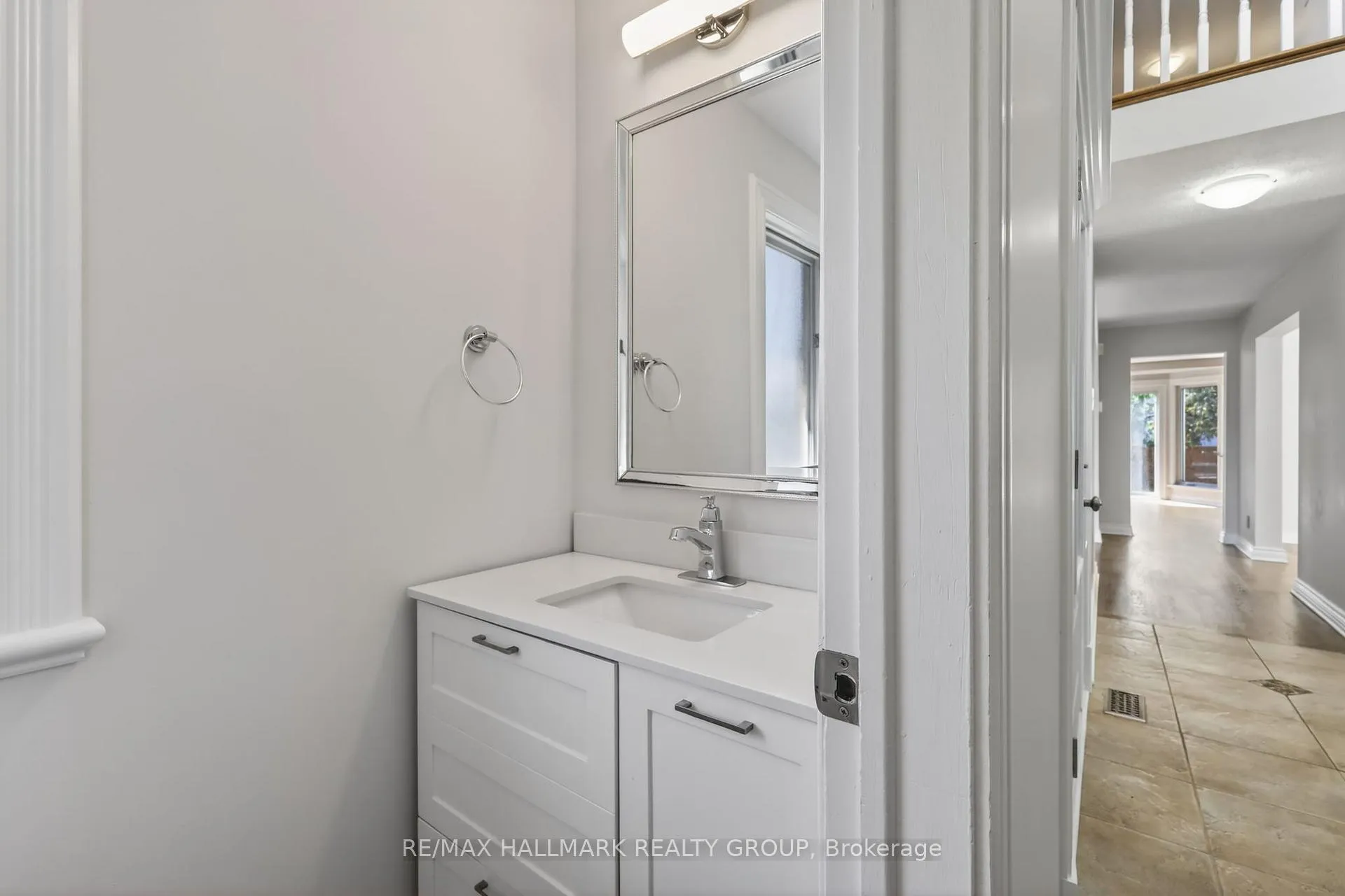 Photo 6 of 1426 Progress Place, Ottawa, Pineview — HOMEH