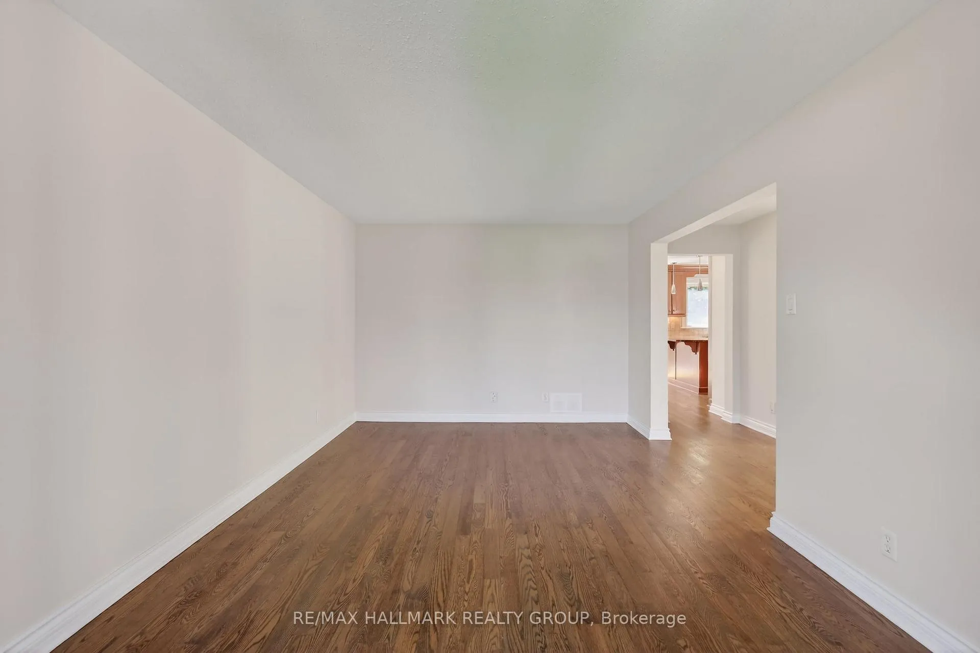 Photo 10 of 1426 Progress Place, Ottawa, Pineview — HOMEH