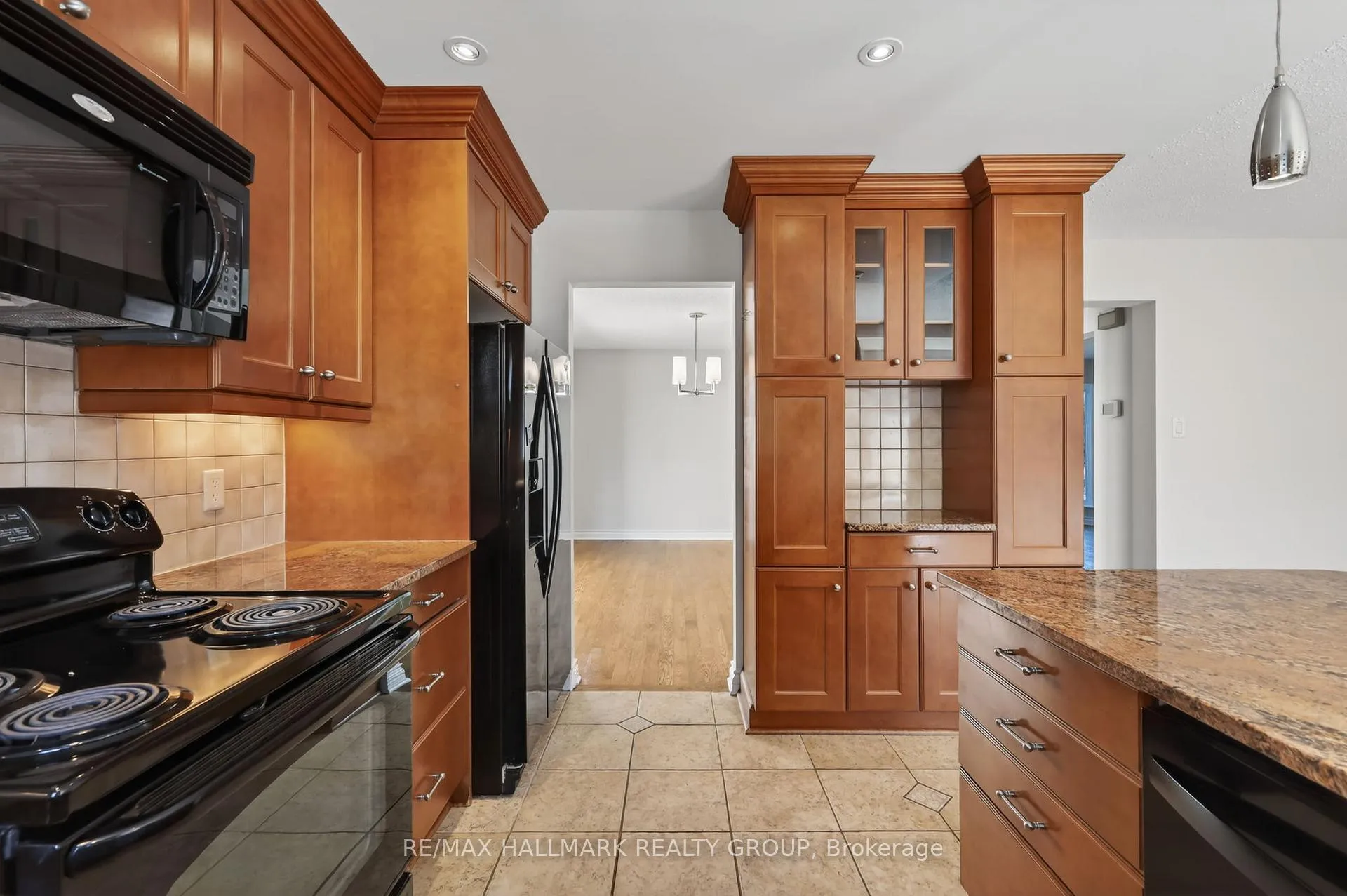 Photo 17 of 1426 Progress Place, Ottawa, Pineview — HOMEH