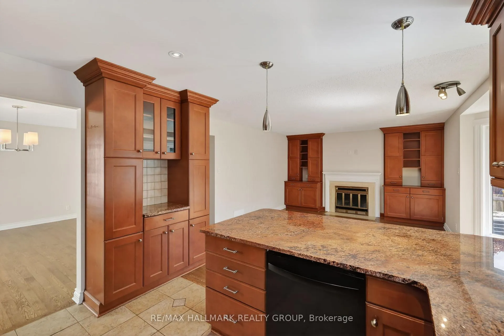 Photo 18 of 1426 Progress Place, Ottawa, Pineview — HOMEH