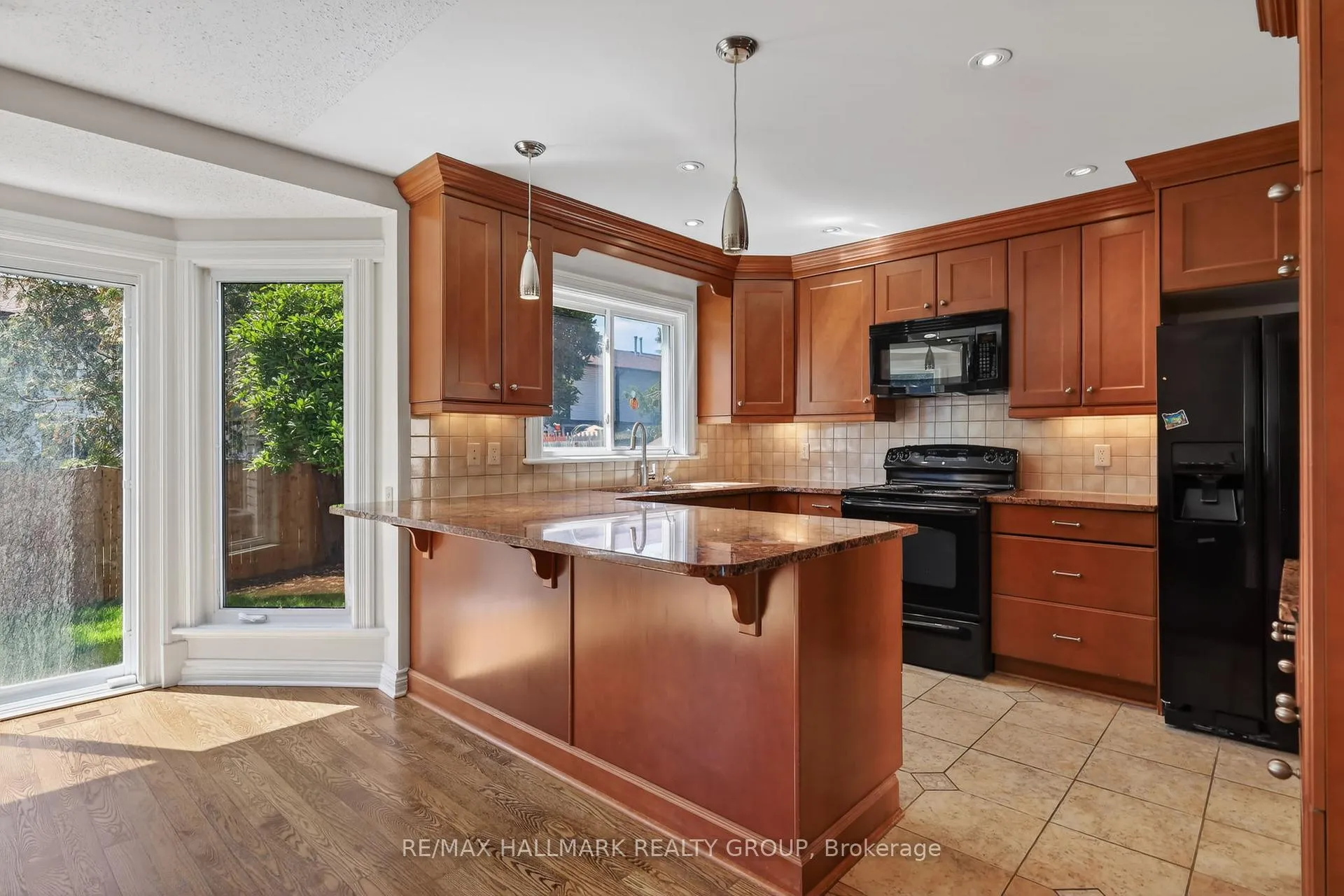 Photo 19 of 1426 Progress Place, Ottawa, Pineview — HOMEH