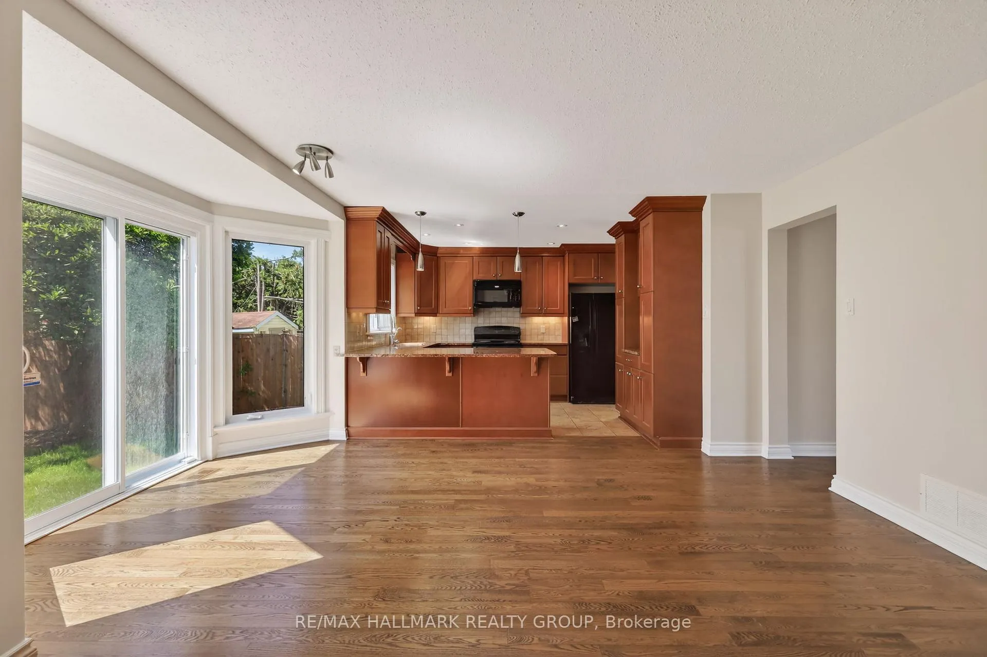 Photo 21 of 1426 Progress Place, Ottawa, Pineview — HOMEH