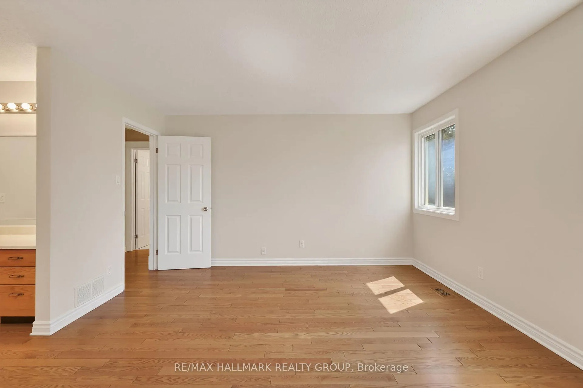 Photo 25 of 1426 Progress Place, Ottawa, Pineview — HOMEH