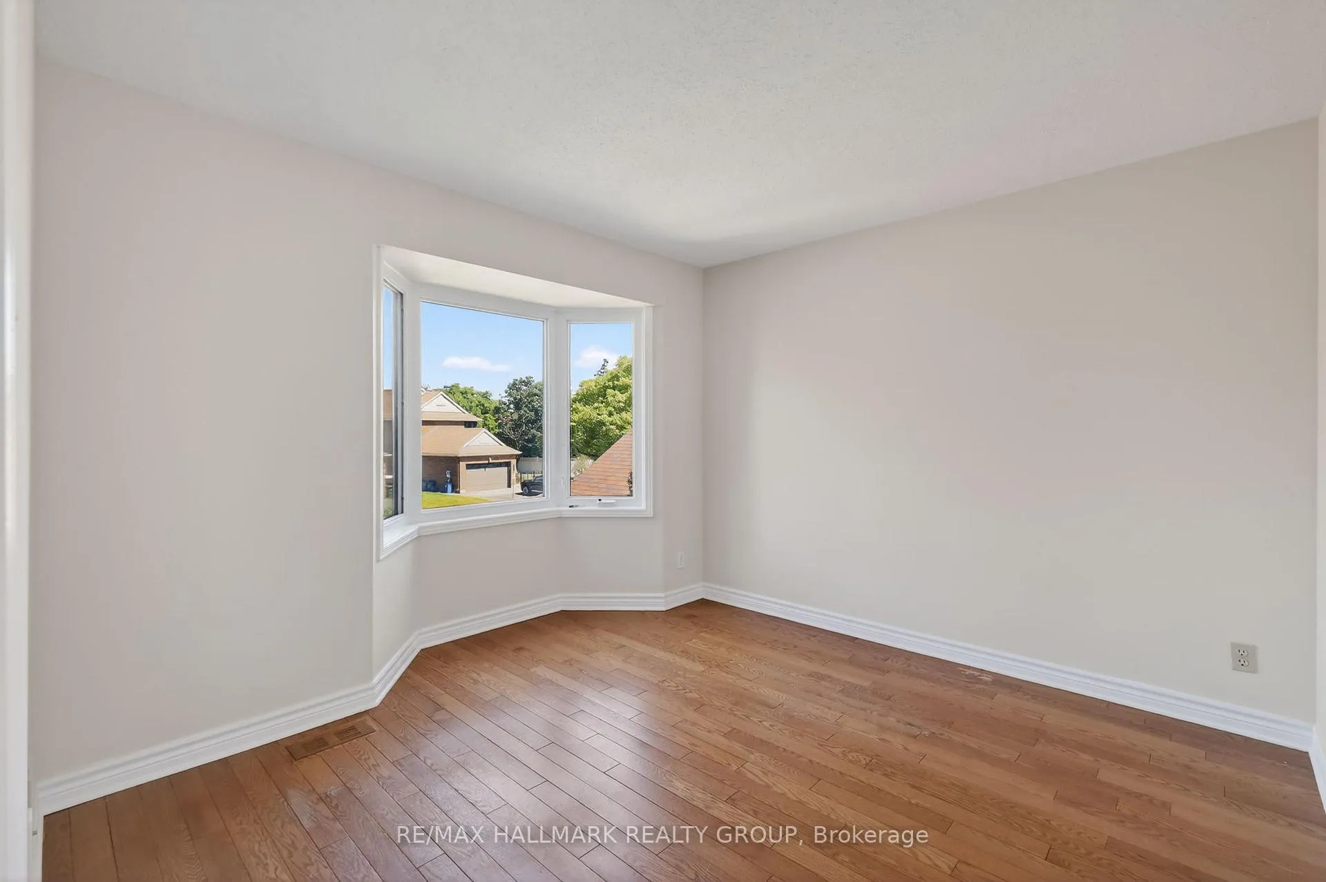 Photo 31 of 1426 Progress Place, Ottawa, Pineview — HOMEH