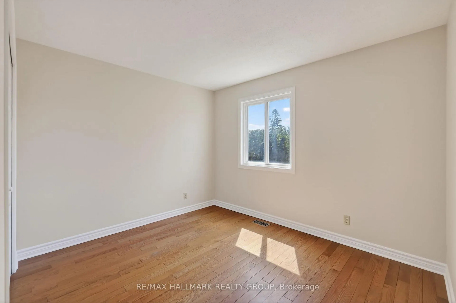 Photo 33 of 1426 Progress Place, Ottawa, Pineview — HOMEH