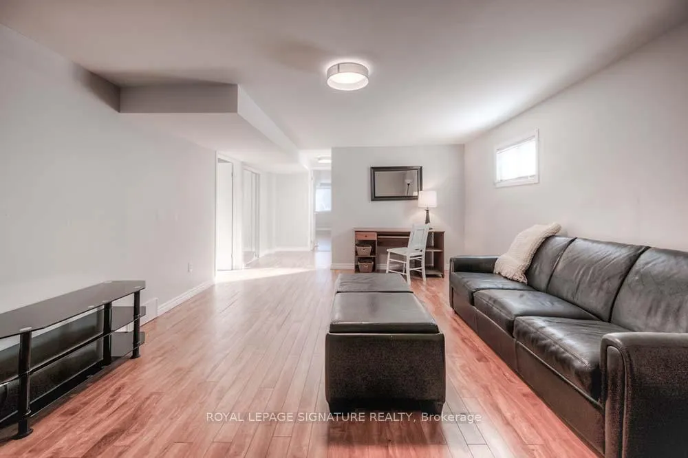 Photo 2 of 28 Coach Hill Drive, Kitchener, Country Hills — HOMEH